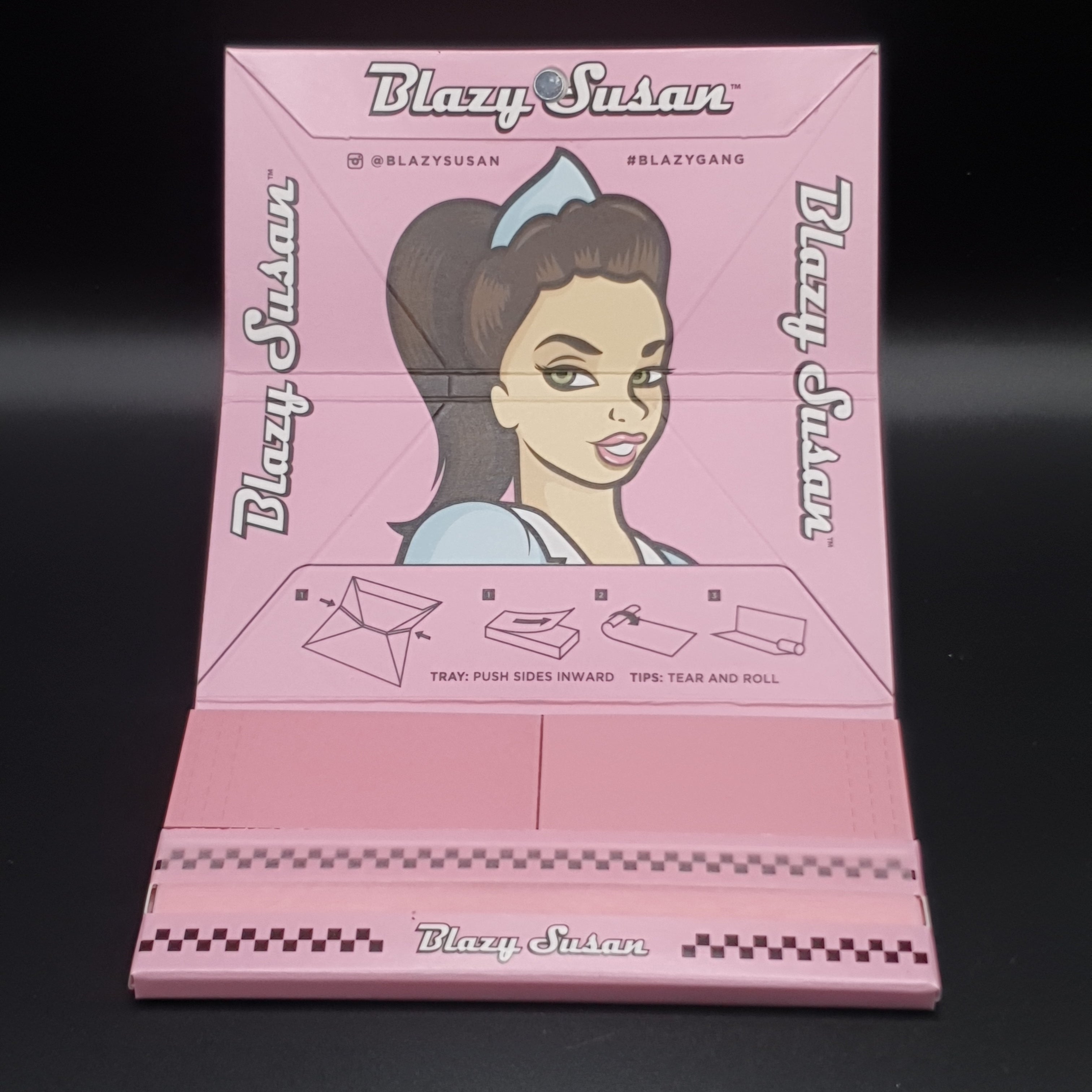 Blazy Susan Pink Rolling Papers - Kingsize Slim with Tips & Rolling Tray