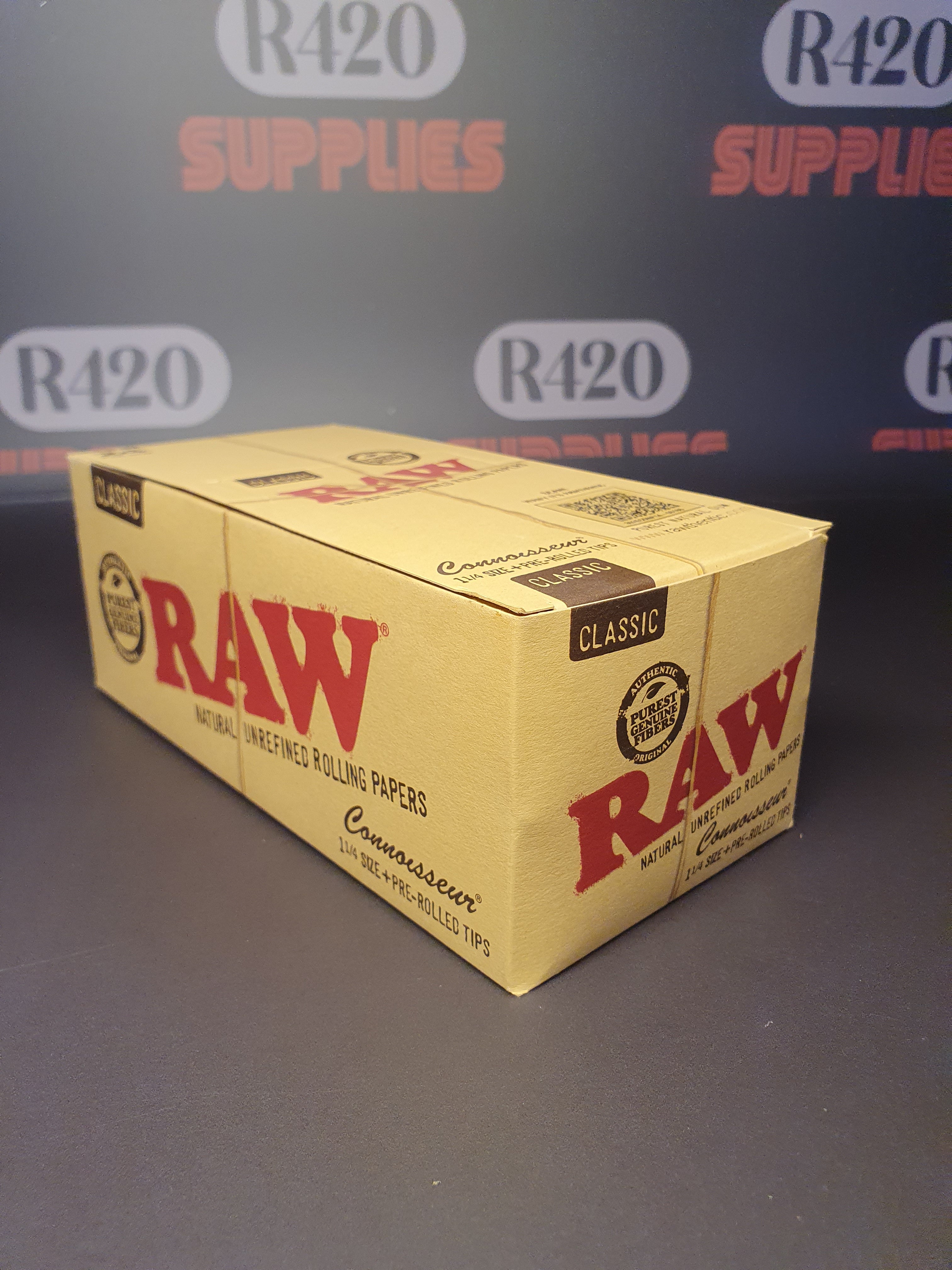 RAW Classic Connoisseur 1¼ + Pre-rolled Tips