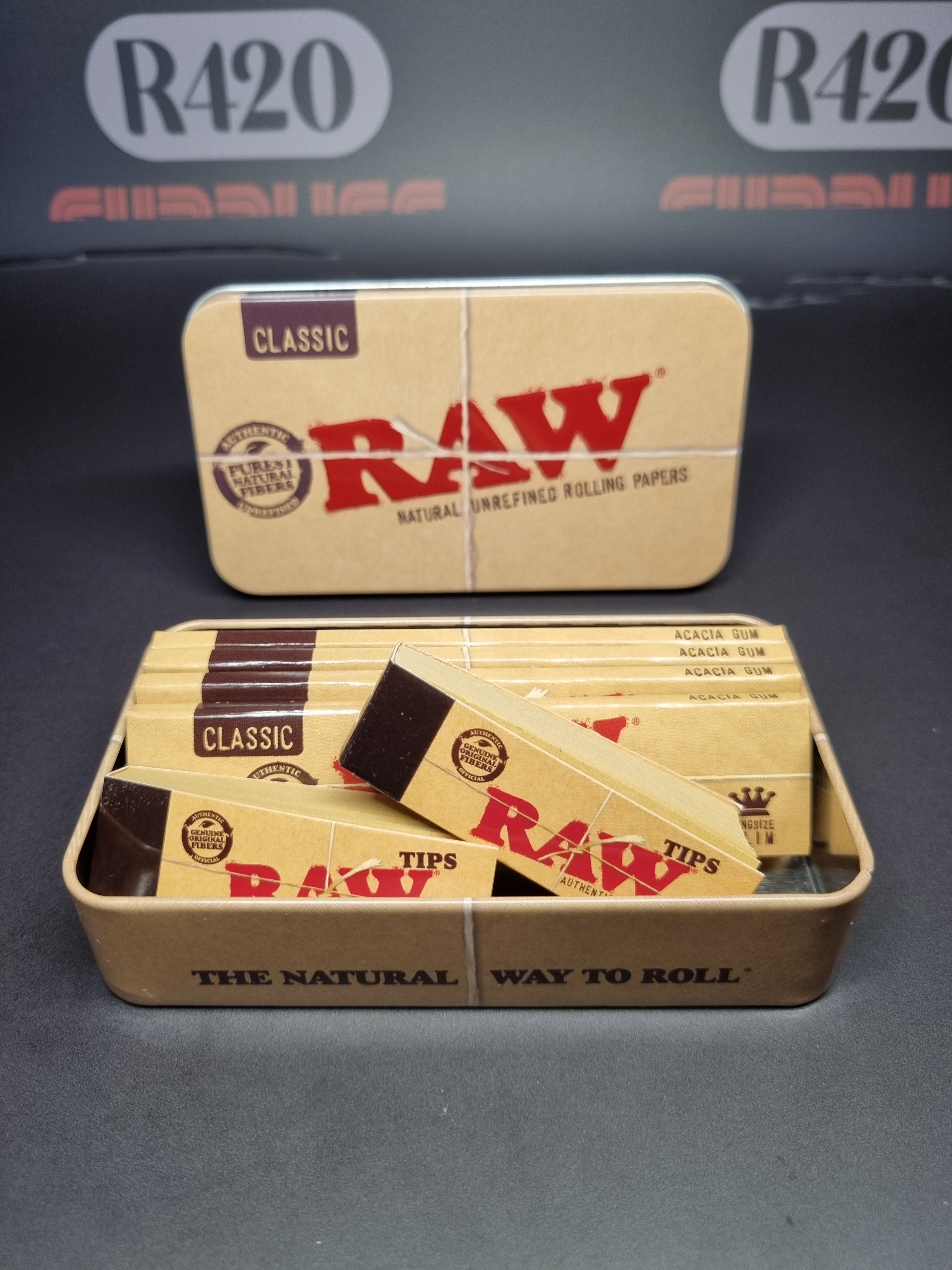 RAW Classic Kingsize Smoking Set - Papers, Tips + Metal Tin