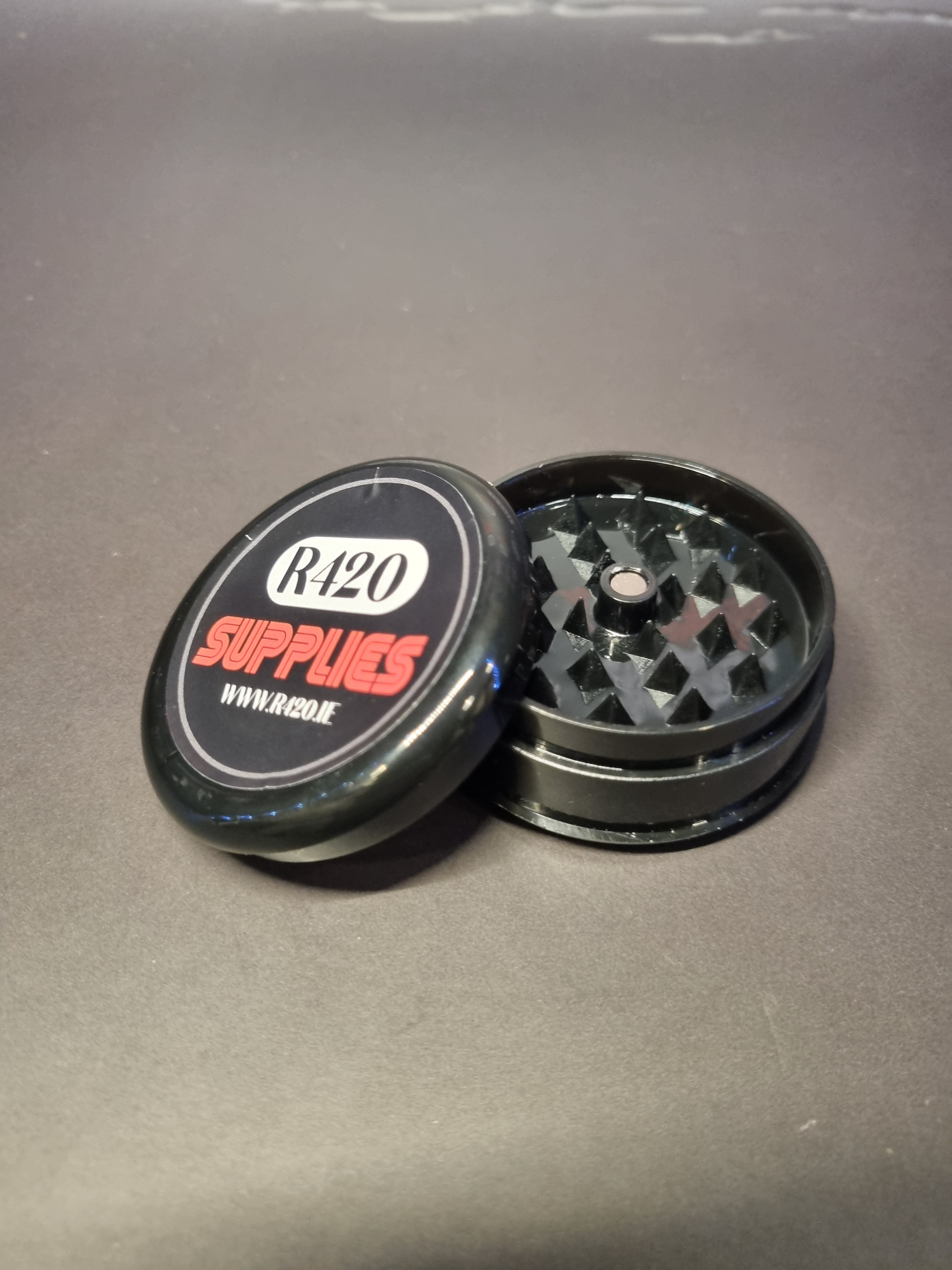 R420 black Plastic 2 Piece Grinder - 60mm