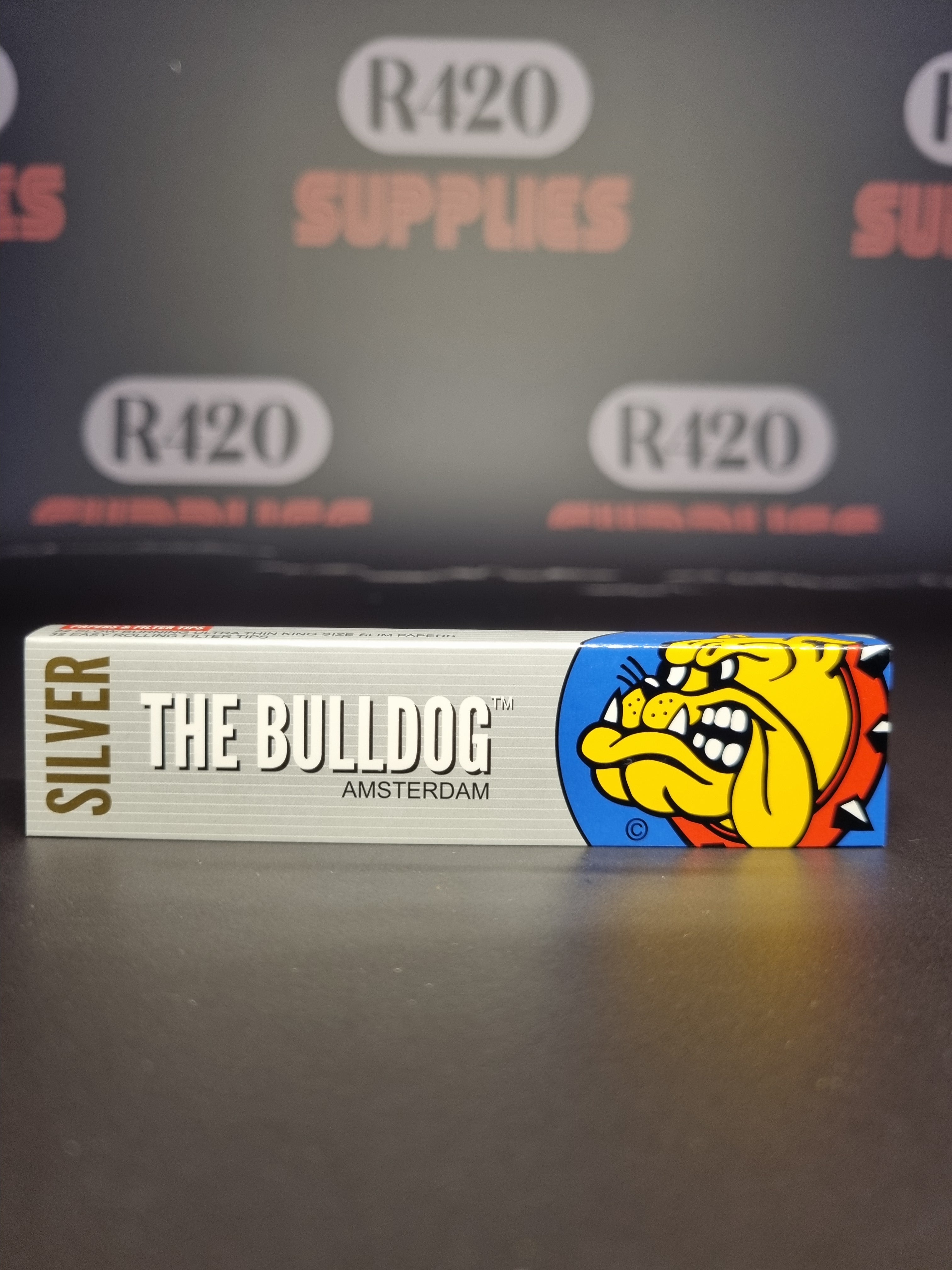 The Bulldog Silver Rolling Papers - Kingsize Slim + Tips