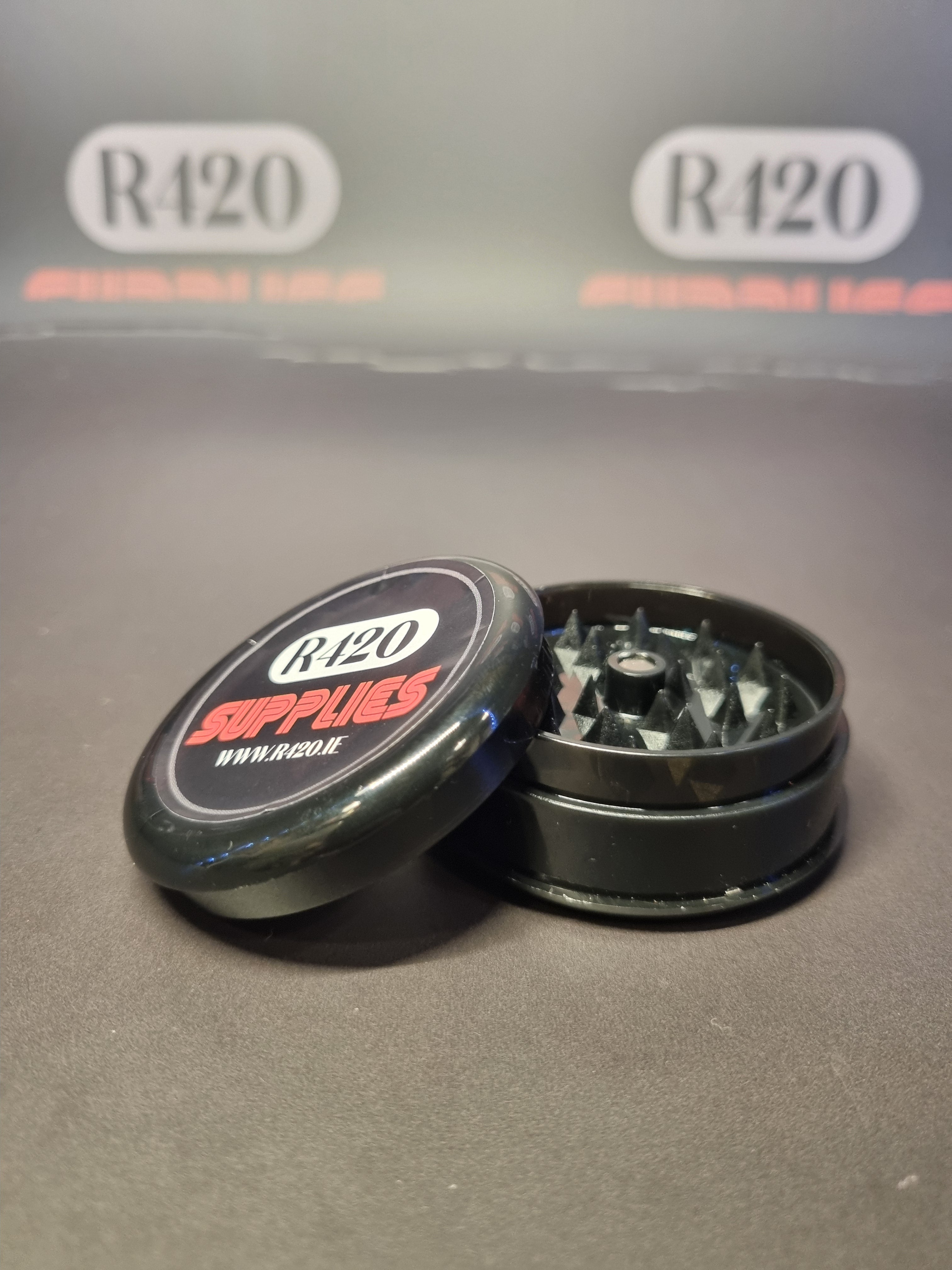 R420 black Plastic 2 Piece Grinder - 60mm