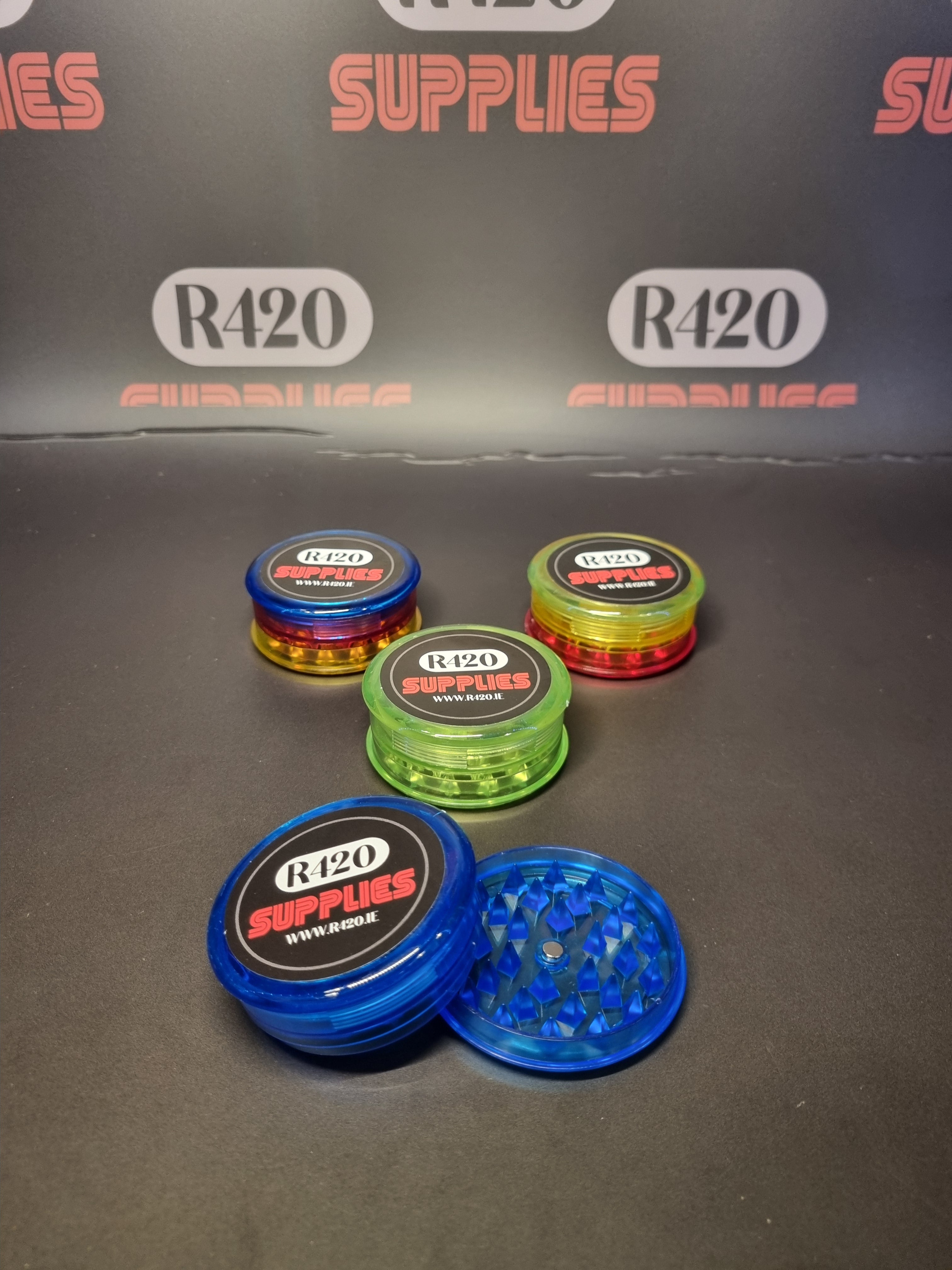 R420 Plastic 2 Piece Grinder - Mixed Colours - 60mm