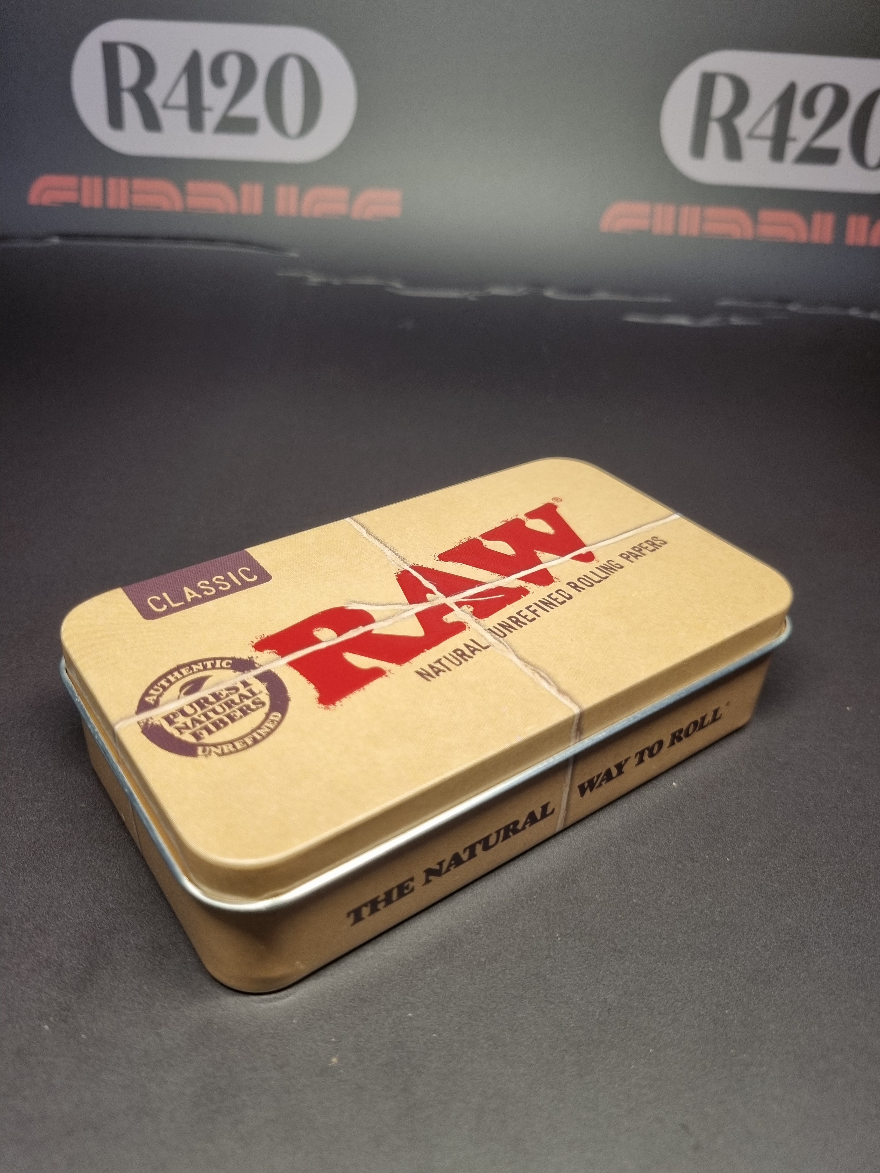 RAW Classic Kingsize Smoking Set - Papers, Tips + Metal Tin