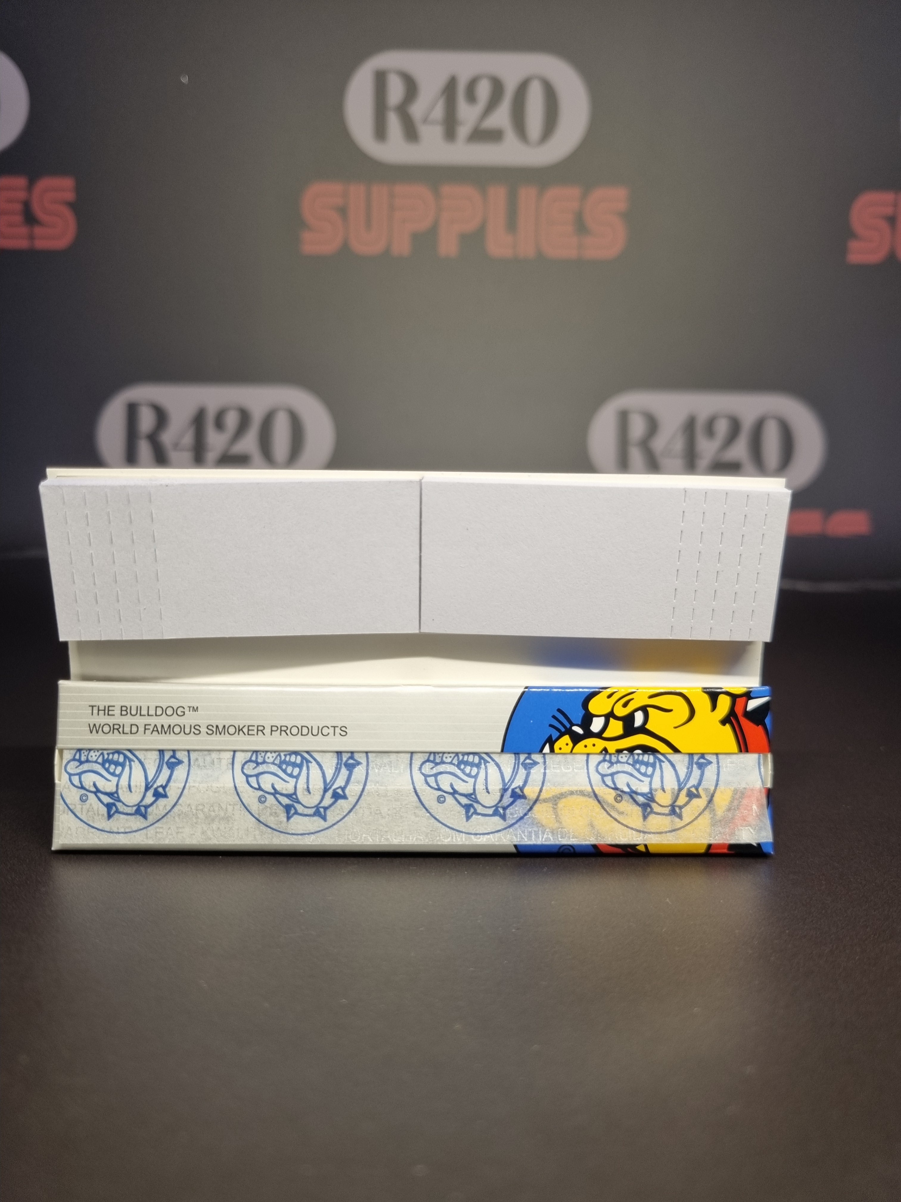 The Bulldog Silver Rolling Papers - Kingsize Slim + Tips