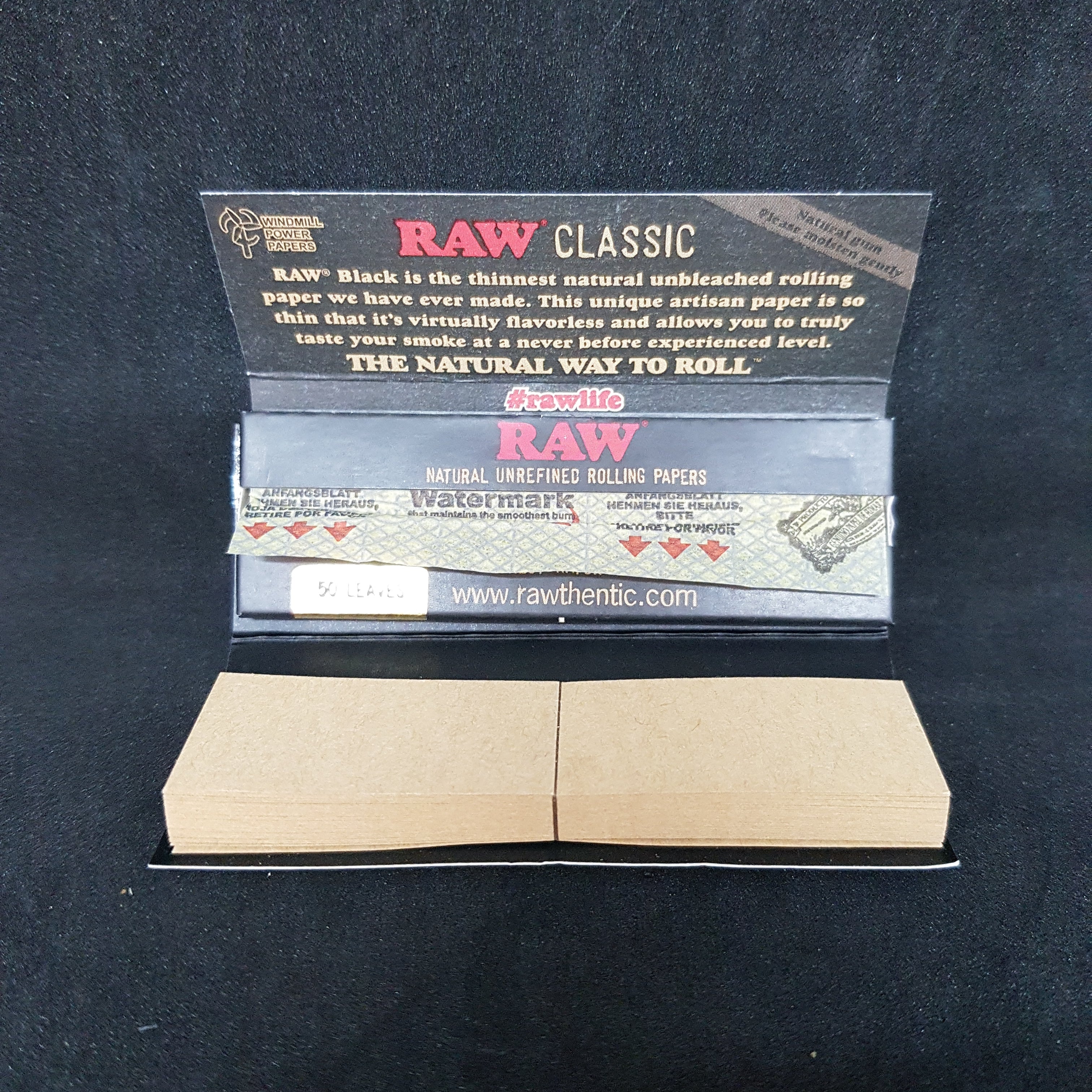 RAW Black Connoisseur 1 1\4 size + Tips