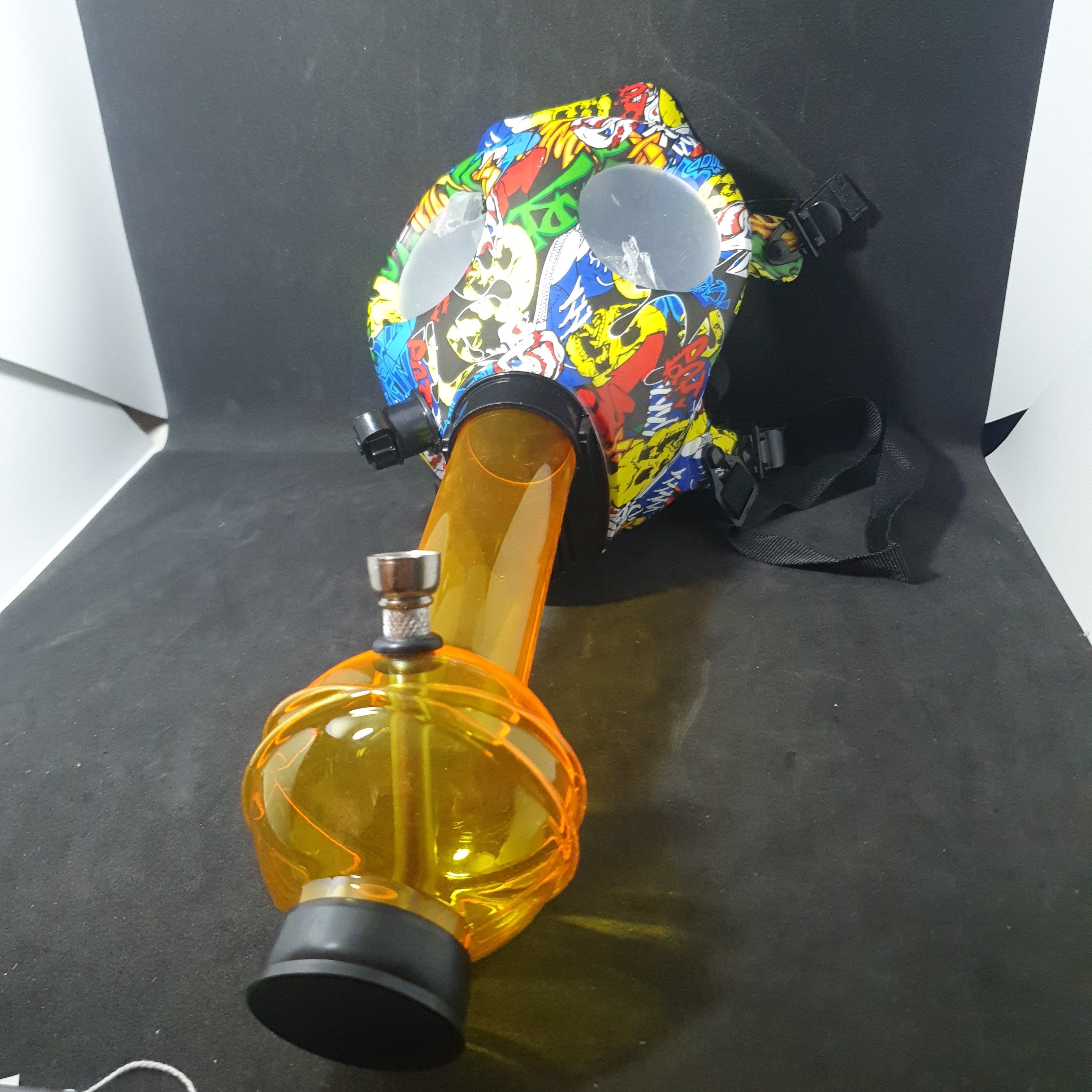 Gas Mask Bong - Cartoon Mask & Bong